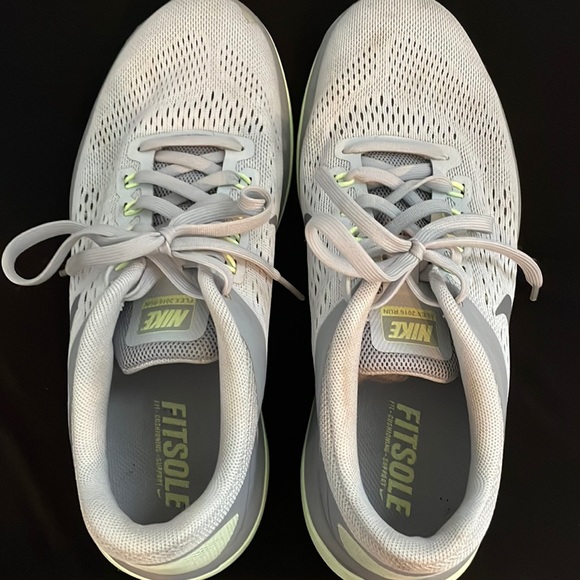 Nike gym shoe - Picture 2 of 4